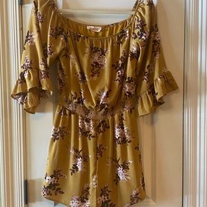 Peach Love of California floral romper. Excellent condition!